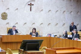 Imagem da notícia Crédito superpreferencial acima do valor de RPV deve ser pago por precatório, decide STF